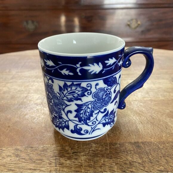 Vintage cobalt blue and white coffee or tea mug from the Bombay Company - Picture 1 of 4